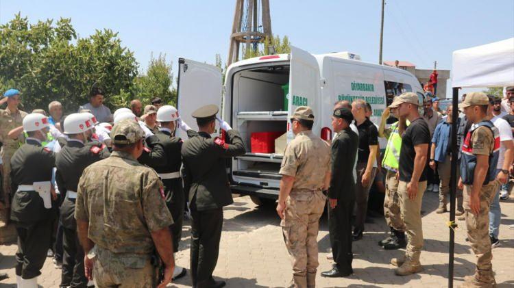 <p>Er Mahmut Üçdağ, kılınan cenaze namazının ardından son yolculuğuna uğurlandı.</p>
<p> </p>