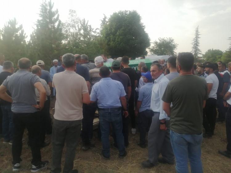 <p>Cenazeler defnedilmek üzere Gelendost ilçe merkezine getirildi. </p>
