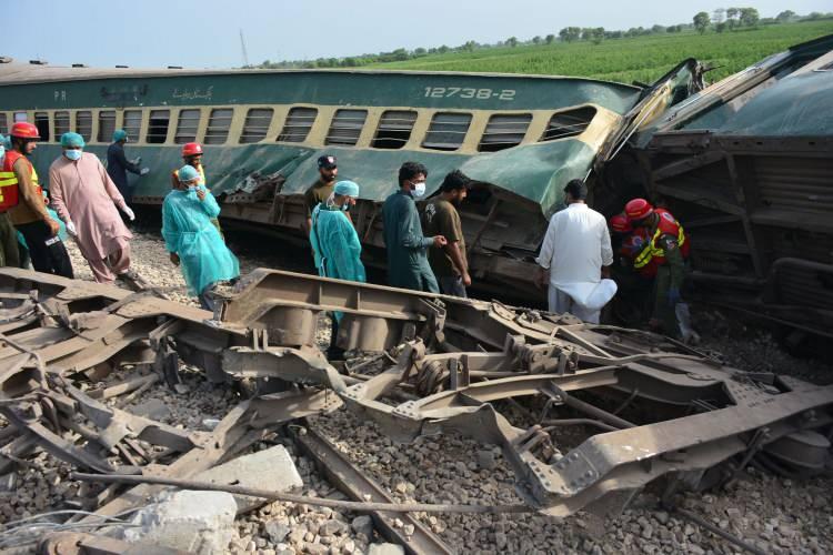 <p>Pakistan'da Haziran 2021'de iki trenin çarpışması sonucu 63 yolcu yaşamını yitirmişti.</p>