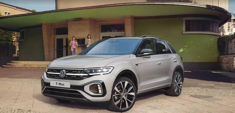 <p><strong>VOLKSWAGEN</strong></p>
<p>T-Roc 1.5 TSI 150 PS DSG Life<br />
<br />
<br />
- Ağustos fiyatı: 1,472,200 TL</p>
