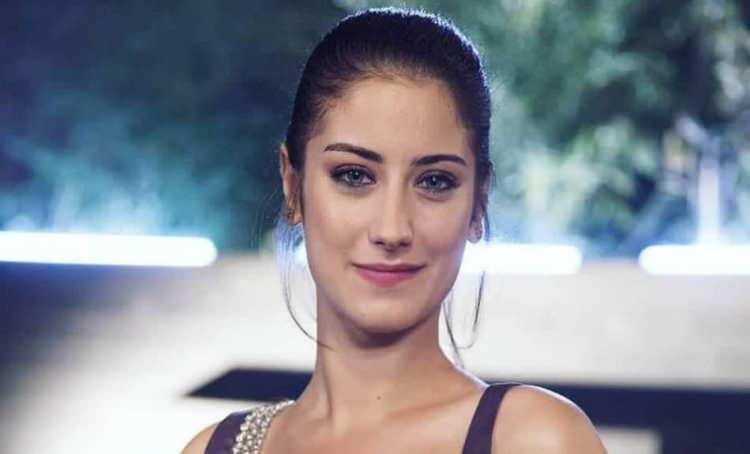 <p>Diğer oyuncun Hazal Kaya ise <span style="color:#B22222">"Yorum yapacak kadar bilgim yok, bilmiyorum. Proje çekilirken çok heyecanlanmıştık. Yakın arkadaşlarımız oynadı. Ben izlemek istiyorum. Nerede, nasıl yayınlandığıyla çok ilgilenmiyorum"</span> diyerek yan çizdi.</p>