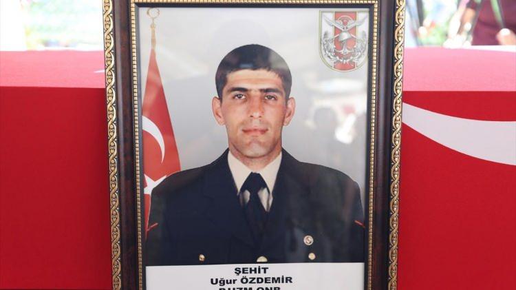 <p>Şehit Piyade Uzman Onbaşı Uğur Özdemir<br />
<br />
İlk tören Piyade Uzman Onbaşı Uğur Özdemir için düzenlendi.</p>