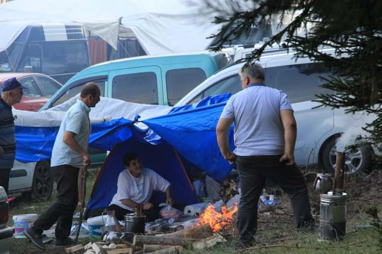 <p>Etkinliğe katılanların bir kısmı festival alanında eğlenirken bir kısmı da ormanlık alanlarda kurdukları çadırlarda mangal yaparak temiz hava ve doğanın keyfini çıkardı.</p>