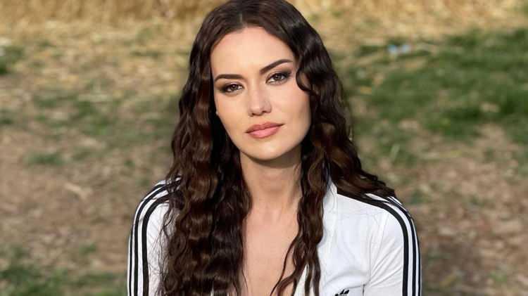<p><span style="color:#8B4513"><strong>5- FAHRİYE EVCEN</strong></span></p>
