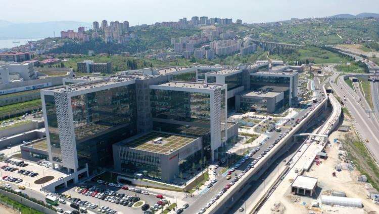 <p>Türkiye İhracatçılar Meclisi (TİM) verilerine göre, 2020'de 4 milyar 459 milyon 883 bin dolar ihracat gerçekleştiren kent, geçen yıl 30'u aşkın sektörde 158 ülke ve 13 serbest bölgeye 4 milyar 930 milyon 360 bin dolarlık dış satış yaparak ülke ekonomisine katkı sağladı.</p>
<p>Türkiye'de geçen yıl en çok dış satış yapan 8'inci kent olan Sakarya, bu yılın 7 ayında 3 milyar 207 milyon 353 bin dolar ihracat yaptı.</p>