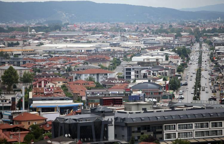 <p>- KOCAELİ, TÜRKİYE'NİN REKOR İHRACATINA EN GÜÇLÜ KATKI VEREN KENTLERDEN BİRİ OLDU</p>

<p>Limanları ve üretim tesisleriyle Türkiye'nin uluslararası ticaretinde önemli yere sahip olan Kocaeli, depremin ardından geçen 24 yıllık süreçte ihracatını büyük oranda artırdı.</p>

<p>"Sanayi kenti" Kocaeli'de faaliyet gösteren şirketler, 2022'de 183 ülke ve bölgeye 19 milyar 238 milyon 880 bin dolarlık ihracat gerçekleştirdi.</p>

