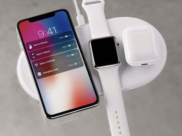 <p><strong>27) 2019 — AirPower</strong></p>

<p> </p>

<p>Apple'ın iPhone, Apple Watch ve AirPods gibi üç aygıta aynı anda güç verebilen bir şarj matı piyasaya sürme konusunda büyük hedefleri vardı. Şirket ürünü 2017 yılında iPhoneX ile birlikte duyurmuş ve bir sonraki yıl piyasaya sürmeyi planlamıştı.</p>

<p> </p>

<p>Ne yazık ki, kısmen ısı yönetimi ile ilgili sorunlar nedeniyle mat hiçbir zaman piyasaya sürülmedi.</p>

<p> </p>

<p>Blog yazarı ve meşhur Apple kahini John Gruber, 2018'de "AirPower'ın tasarımına bakıp asla işe yaramayacağını söyleyen mühendisler var" diye yazmıştı.</p>

<p> </p>
