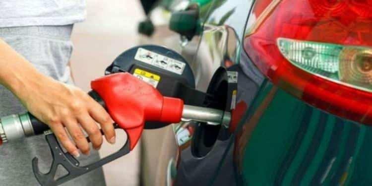 <p>Ham petrol düştüğünde veya yükseldiğinde fiyatlara aynı oranında mı yansıyor?</p>

<p> </p>
