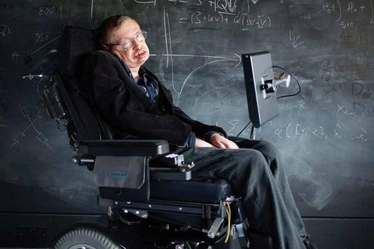 <p>Ünlü fizikçi Profesör Stephen Hawking gibi halihazırda konuşma güçlüğü çeken kişilere yardımcı olan cihazlarda telaffuzunun robot sesine benzediğini ifade eden araştırmacılar, yeni çalışma sayesinde cihazlara ritim ve melodi de eklenebileceğini kaydetti.</p>
