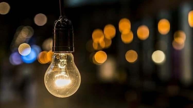 <p>Boğaziçi Elektrik Dağıtım A.Ş. (BEDAŞ), İstanbul'da elektrik hatları üzerinde çalışmalar yaparken belirlenen saatlerde elektrik kesintisi yapmayı sürdürüyor.</p>
