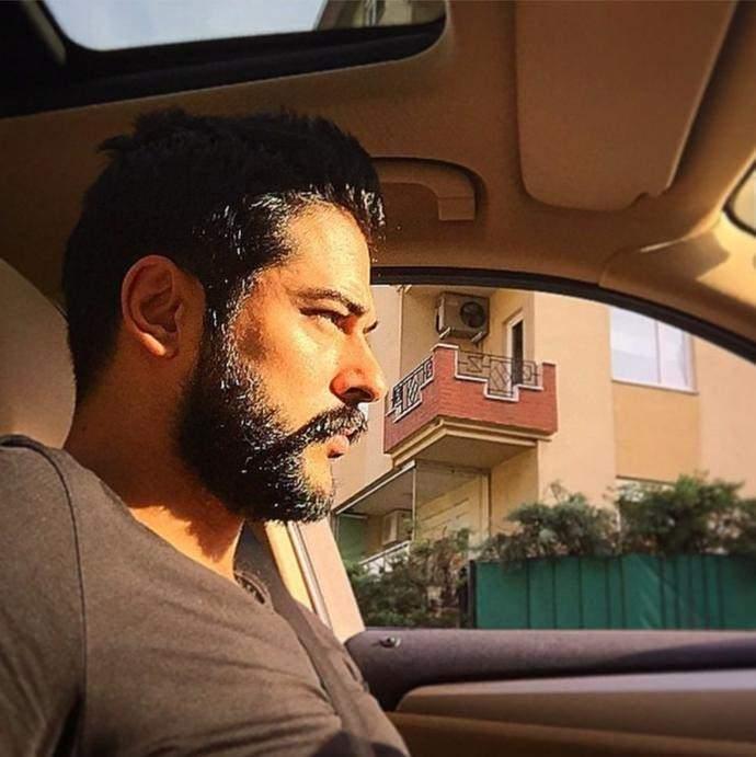 <p><strong>Kısa sürede etkileşim alan bu detay ise Burak Özçivit tarafından hoş karşılanmadı.</strong></p>
<p> </p>