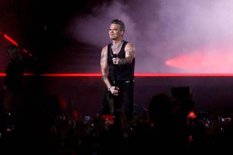 <p><strong>Kısa sürede merak edilen Robbie Williams, herkes tarafından araştırılmaya başlandı.</strong></p>

<p> </p>
