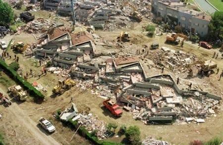 <p>Dünyayı etkisi altına alan COVID-19 salgınına rağmen ihracatta üst sıralarda yer almayı başaran Kocaeli, yüzlerce ülkeye ve bölgeye milyarlarca dolarlık ihracat gerçekleştirdi.</p>