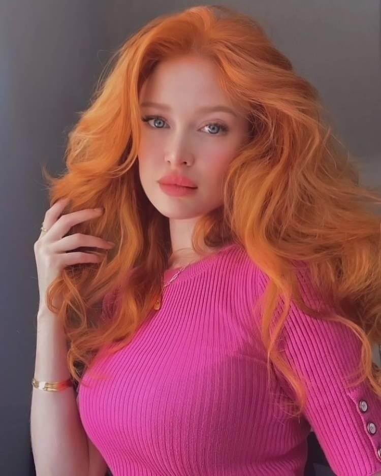 <p><span style="color:#FF0000"><strong>ASLI BAMBAŞKA ÇIKTI</strong></span></p>
<p><strong>Fotoğrafın gerçekliği konusunda herkes ortaya bir fikir atarken ünlü model paylaşımına "I love Türkiye" yazması dikkat çekti.</strong></p>