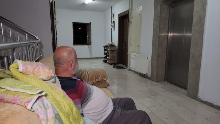<p>Karabük’te 3 ay önce eşinden boşanan Yılmaz Kanca (59) isimli vatandaş, Soğuksu mahallesindeki babadan kalma dairesine yerleşmek için 6 ay öncesinden kiracısına çıkması için noter üzerinden ihtar çekti.</p>