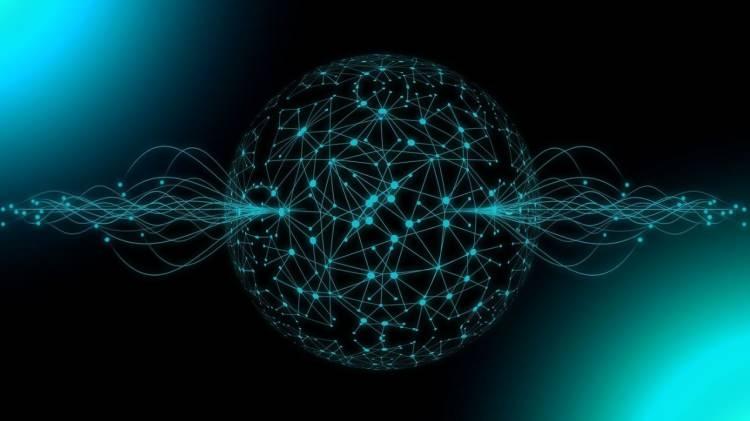 <p>Özellikle deepfake yönteminin son günlerde yaygınlaştığını vurgulayan Eraslan, <strong>"Sesinizi, görüntünüzü, hal ve hareketlerinizi içeren bir video yayınlayıp arkadaşlarınızdan para isteyebilirler ya da arkadaşınızın kaza yaptığını söyleyen bir avukat rolüne bürünebilirler. Ayırt edilmesi çok güç bir süreçten bahsediyoruz."</strong> diye konuştu.</p>
