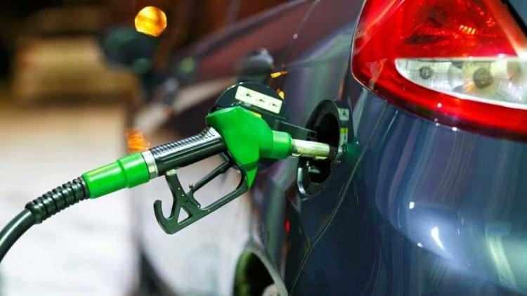 <p>Tüm akaryakıt ürünlerinin fiyatı, ham petrol fiyatındaki değişimlerden etkilenmekle birlikte, her bir ürünün fiyatı arz-talep dengesine göre ayrı ayrı belirleniyor. </p>
<p> </p>
