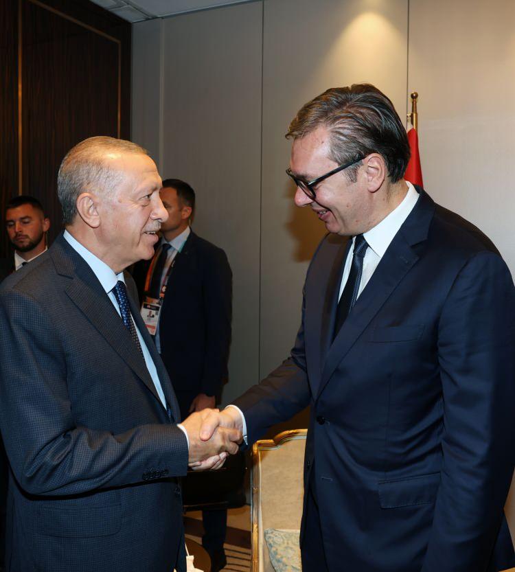 <p>Türkiye Cumhurbaşkanı Recep Tayyip Erdoğan, Macaristan Başbakanı Viktor Orban'ın davetine icabetle geldiği başkent Budapeşte'de Sırbistan Cumhurbaşkanı Aleksandar Vucic ile görüştü.</p>
