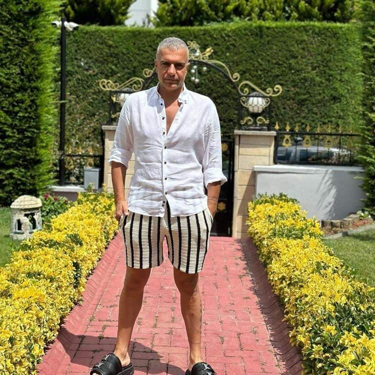 <p>İstanbul'daki üç katlı villasının kendi dekore eden türkücü, 'Sadelik ve mütevazılıktan yanayım. Sekiz yıldır aynı evdeyim' dedi.</p>
