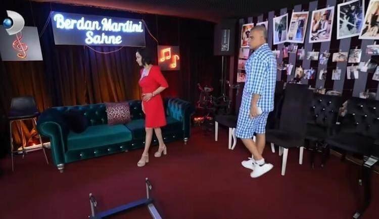 <p>Mardini'nin özel yaptırdığı villa adeta göz kamaştırdı. Villanın içinde konser salonu var. Ünlü türkücü çalışmalarını burada gerçekleştiriyor.</p>
<p> </p>