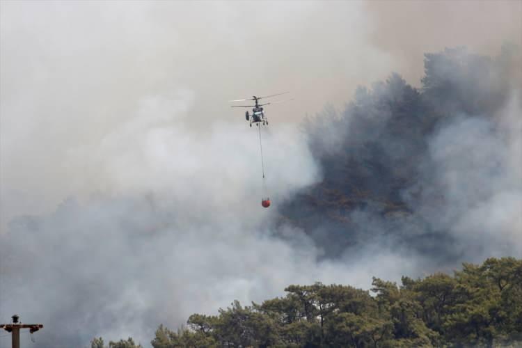 <p>Ekiplerin müdahalesiyle Denizli ve Ankara'da çıkan orman yangınları kontrol altına alınırken, dört kentte devam eden yangınlara havadan ve karadan müdahale sürüyor.</p> 