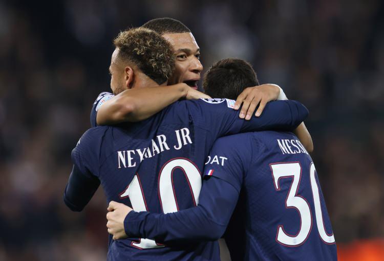 <p>Finalistler arasında Fransız yıldız Mbappe kendine yer bulamadı.</p>