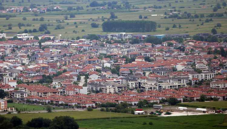 <p>Kocaeli'de üretilip ihraç edilen taşıtların Türkiye genel ihracatındaki payı da yüzde 48 olarak kayıtlara geçti.</p>
<p>Türkiye'nin sanayi merkezlerinden Kocaeli'de üretilen malların dünya pazarlarına ulaşmasında önemli rol oynayan Kocaeli limanları da dünyanın en eski ve prestijli yayım organı "Lloyd's List" tarafından ilk 100 liman arasında gösterildi.</p>
