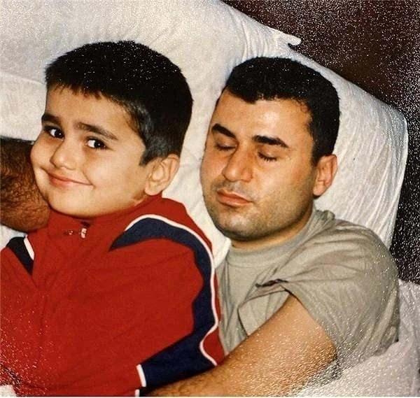 <p>Ara kararını a&ccedil;ıklayan mahkeme, sanık Muhammed Burak &Ouml;zdemir&rsquo;in avukatına m&uuml;vekkilini hazır etmesi i&ccedil;in s&uuml;re verilmesine, K&uuml;lt&uuml;r ve Turizm Bakanlığı&rsquo;nın katılma talebinin de kabul&uuml;ne ve eksik hususların giderilmesine h&uuml;kmederek duruşmayı erteledi.</p>

<p>&nbsp;</p>
