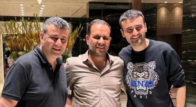 <p><span style="color:#B22222"><strong>BABASIYLA BARIŞTI!</strong></span></p>

<p>Fenomen işletmeci CZN Burak ile bir takım sıkıntıları olduğu iddia edilen babasını iş insanı Rizgar Sak barıştırdığı &ouml;ğrenildi.</p>
