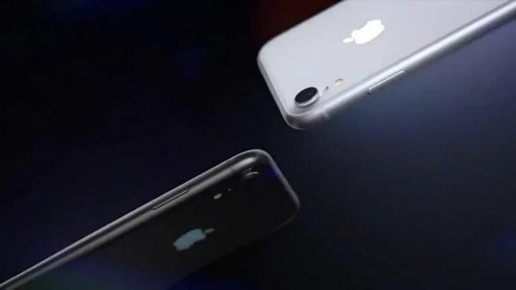 <p>Anlaşmaya dahil olan iPhone'lar iOS 12.2.1 veya sonraki sürümleri çalıştıran iPhone 6, 6 Plus, 6S, 6S Plus veya SE'dir. Ayrıca 21 Aralık 2017'den önce iOS 11.2 veya sonraki bir sürümü çalıştıran iPhone 7 ve 7 Plus'ı da kapsıyor.</p>
