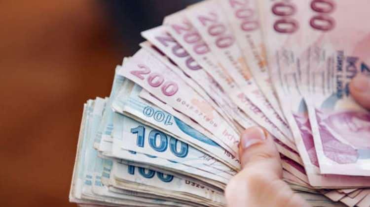 <p>Emekli maaşlarıyla ilgili yeni bir düzenleme yapılması gündemde. Yapılması beklenen düzenlemeyle ilgili açıklama Çalışma ve Sosyal Güvenlik Bakanı Vedat Işıkhan'dan geldi.</p>
