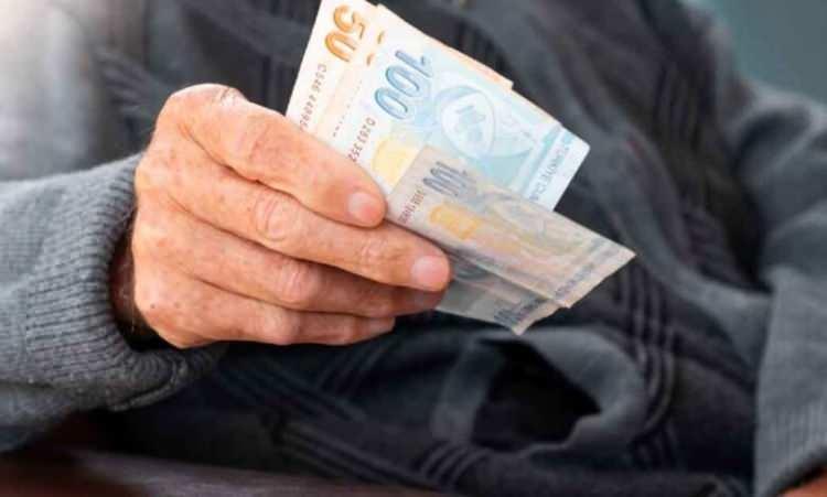<p>En düşük emekli maaşının 10 bin TL seviyesinde olabileceğini değerlendiriyoruz.</p>