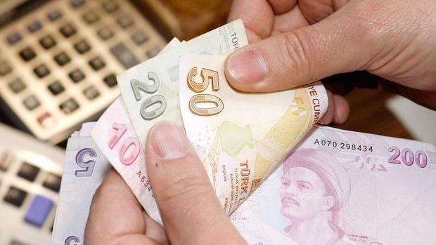 <p> Geçtiğimiz dönemde mart ayında emeklilere kısıtlı bir ara zam artışı yapılmıştı, yine bu dönemde kısıtlı bir artış olabilir. Sene başında ise asıl zam yapılabilir.</p>