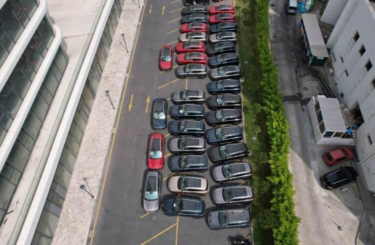 <p>Geçtiğimiz günlerde Togg’dan yapılan bilgilendirmede toplam teslimatın 1435’e ulaştığı, aracın elektrikli C-Suv segmentinde pazar lideri konumunun sürdüğü bildirildi.<br />
</p>