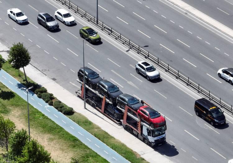 <p>Ön siparişlerin 7 günde 100 bini geçmesiyle birlikte, daha önce 12 bin adet olarak açıklanan 2023 yılı için teslim edilecek akıllı cihaz sayısı 20 bin olarak güncellenmişti. 20 bin kişi de yedek listede yer almıştı.<br />
</p>