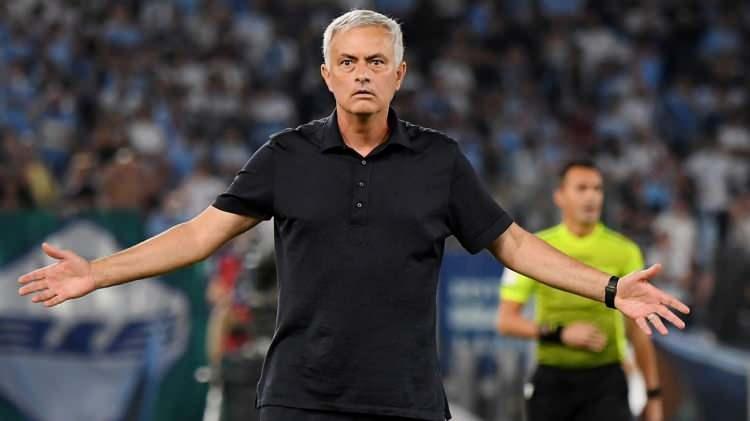 <p><strong>5) Jose Mourinho (26 Kupa)</strong><br />
<br />
Kariyerinde önemli başrılara imza atan Portekizli teknik direktör Jose Mourinho, görev aldığı takımlarda 26 kez kupa kazanma başarısı gösterdi.</p>