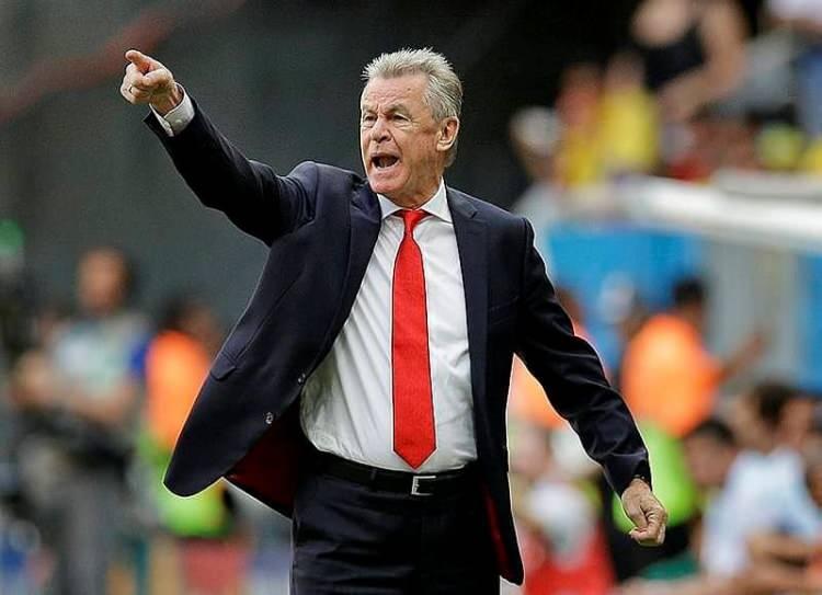 <p><strong>7) Ottmar Hitzfeld (26 Kupa)</strong><br />
<br />
Bayern Münih ve Borrusia Dortmund'da kazandığı kupalar ile ön plana çıkan Ottmar Hitzfeld, her iki takımla da birer kez Şampiyonlar Ligi şampiyonluğu yaşadı.</p>