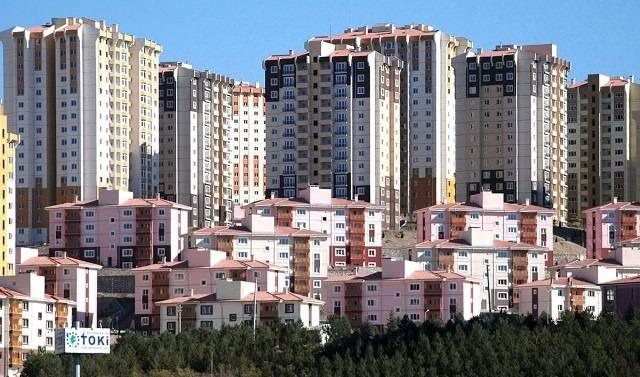 <p>Toplam konut satışları içinde ikinci el konut satışının payı %71,1 oldu. İkinci el konut satışları Ocak-Temmuz döneminde ise bir önceki yılın aynı dönemine göre %19,0 azalışla 472 bin 528 olarak gerçekleşti.</p>
<p> </p>