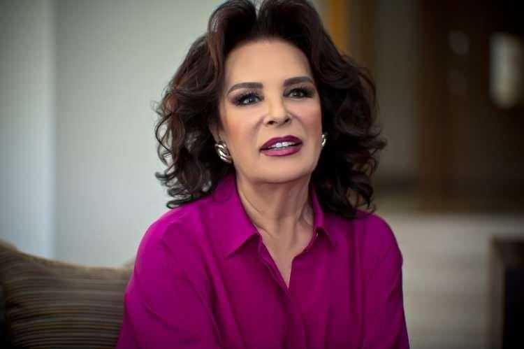 <p><span style="color:#FF0000"><strong>"BAŞARILI İŞ KADINLARININ SAYISI ÇOK FAZLA"</strong></span></p>

<p><span style="color:#000000"><strong>Kadınların girişimleri konusunda desteklendiğine ve bu konuda somut adımlar attığına da işaret eden usta isim, sözlerini şöyle sürdürdü:</strong></span></p>

<p><span style="color:#000000"><strong>"İş dünyası, üreten nice girişimci kadınlar destek görüyorlar: KADİGER, KEDV, GİKAT... Başarılı iş kadınları çok çok fazla sayıda.. aklıma ilk gelenler: Oya Eczacıbaşı, Zeynep Bodur Okyay, Esin Güral, Demet Mutlu, Nurten Öztürk, Güler Sabancı, Özlem Fidancı, Gülsüm Azari, Ebru Özdemir... İlk kadın amiral Gökçen Fırat, Kızılay Başkanı Prof. Dr. Fatma Meriç Yılmaz, Bakanımız Mahinur Özdemir Göktaş, Merkez Bankası Müdürü Hafize Gaye Erkan. Spor alanında; Busenaz Sürmeneli , Şahika Ercümen, Kadın Milli Voleybol Takımı, Açık Deniz yüzücüsü Aysu Türkoğlu, Sümeyye Boyacı, boksör Şennur Demir, yelkenci Başak Mireli, milli boksör Hatice Akbaş, milli okçu Yasemin Ecem. Merveciğim farkındasın değil mi, saymakla bitmiyor.</strong></span></p>
