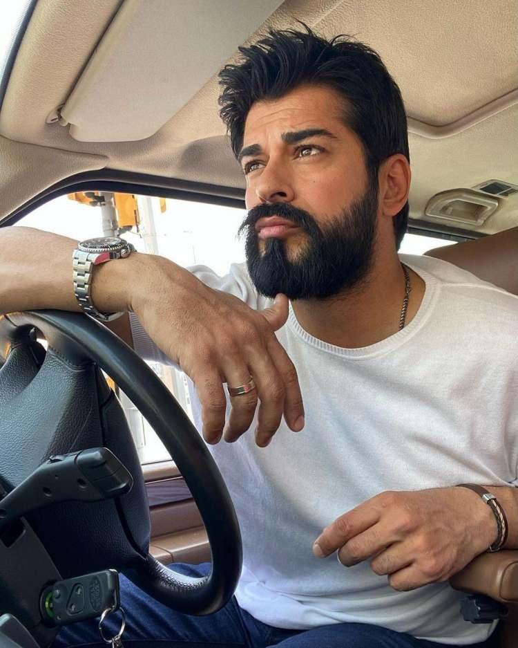 <p><strong>Ünlü model Angelina Michelle, oyuncu Burak Özçivit'le sahte Face Time görüntüsünü Instegram hesabından paylaştı. Paylaşım kısa sürede etkileşim alınca Burak Özçivit devreye girdi ve sahte görüşmenin aslını paylaştı. İşte Özçivit'i sinirlendiren sahte görüşme hakkında detaylar...</strong></p>