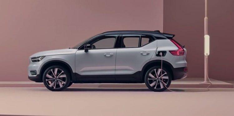 <p>VOLVO</p>

<p> </p>

<p>XC40 Recharge, P6 Single motor, Extended Range, Ultimate -  2.417.368 TL</p>

<p>XC40 Recharge, P8 Twin Motor, Ultimate - 2.809.706 TL</p>
