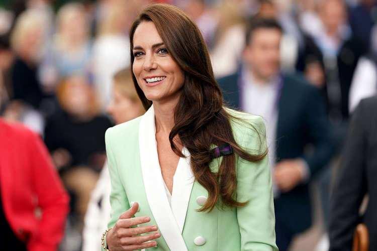 <p><span style="color:#000000"><strong>2011 yılında tüm dünyanın gözü önünde adeta bir peri masalını anımsatan rüya gibi bir düğünle İngiliz tahtının bir numaralı varisi Prens William ile evlenen Kate Middleton, zarafeti ve güzelliğiyle adından sık sık söz ettiriyor. </strong></span></p>
