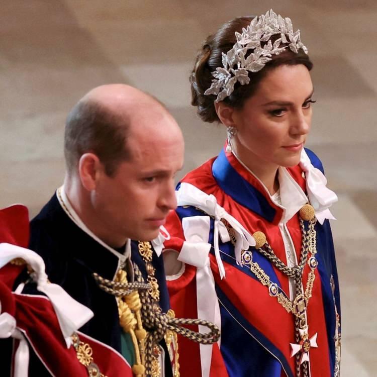 <p><span style="color:#000000"><strong>Gilded Youth: An Intimate History of Growing Up In The Royal Family adlı kitabın yazarı Tom Quinn, Daily Express'in ABD edisyonuna verdiği röportajda ünlü çiftin mutluluk pozlarının bir kandırmacadan ibaret olduğuna işaret etti.</strong></span></p>