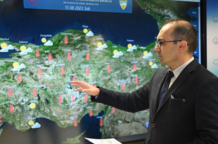 <p>Çelik, Akdeniz kıyılarında biraz da olsa serinlemenin yaşandığını, sıcaklıkların Batı Akdeniz'de 32-34 derece, Doğu Akdeniz'de 34-36 derece olduğunu belirterek, "Ege kıyılarında sıcaklık 30-32, Marmara mevsim normalleri civarında 29-32 derece arasında sıcaklıklar var. Karadeniz'de genellikle 30-34 derece arasında sıcaklıklar var." dedi.</p>

<p> </p>
