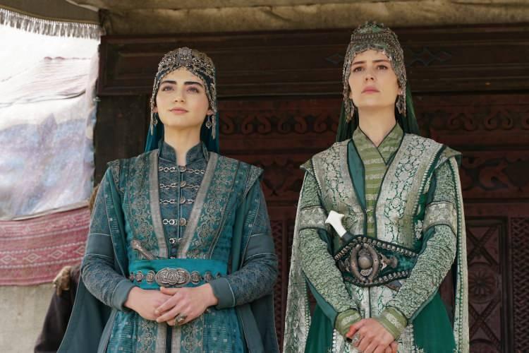 <p><span style="color:#000000"><strong>Dizide Malhun Hatun rol&uuml;n&uuml; oynayan Yıldız &Ccedil;ağrı Atiksoy, ayrılık kararı almış ve ekip arkadaşlarıyla vedalaşmıştı.</strong></span></p>
