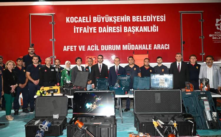 <p><strong>GÖLCÜK</strong></p>
<p>Kocaeli'nin Gölcük ilçesinde, 17 Ağustos 1999'da meydana gelen depremde yaşamını yitirenler için tören düzenlendi.</p>
<p>Kavaklı Mahallesi sahilinde düzenlenen etkinlik saygı duruşunun ardından İstiklal marşı ve Kur'an-ı Kerim okunmasıyla başladı.</p>
<p> </p>