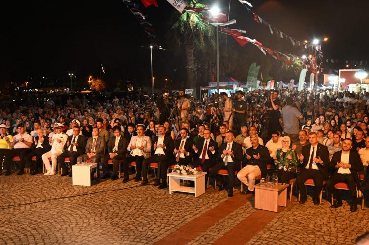 <p>Programda AK Parti Kocaeli Milletvekili Saddetin Hülagü, Gölcük Belediye Başkanı Ali Yıldırım Sezer ile Japonya'nın İstanbul Başkonsolosu Kenichi Kasahara da konuşma yaptı.</p>