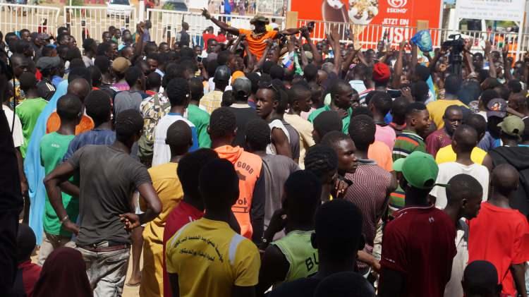 <p>ECOWAS, askerlerin emir gelir gelmez müdahaleye hazır olduğunu ilan etmiş ancak bu olası operasyonun hangi tarihte başlayacağı bilgisini paylaşmamıştı.</p>
<p> </p>