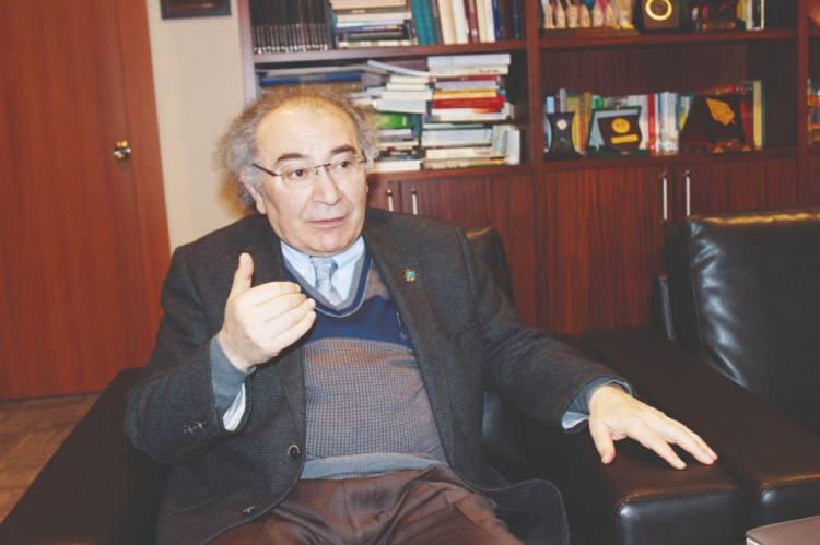 <p>Üniversiteden yapılan açıklamada görüşlerine yer verilen Prof. Dr. Nevzat Tarhan, sadece Türkiye'de değil tüm dünyada iç kale hükmündeki aile normları ile bireyin iç ve ahlaki normlarının krize girdiğini belirtti.</p>

<p> </p>
