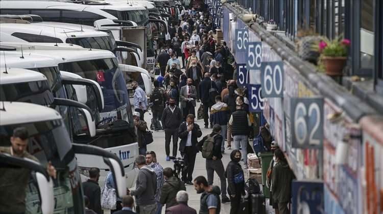<p>En çok göç alan iller olan İstanbul, Ankara ve İzmir'in aynı zamanda en çok göç veren iller olduğu görüldü. </p>
